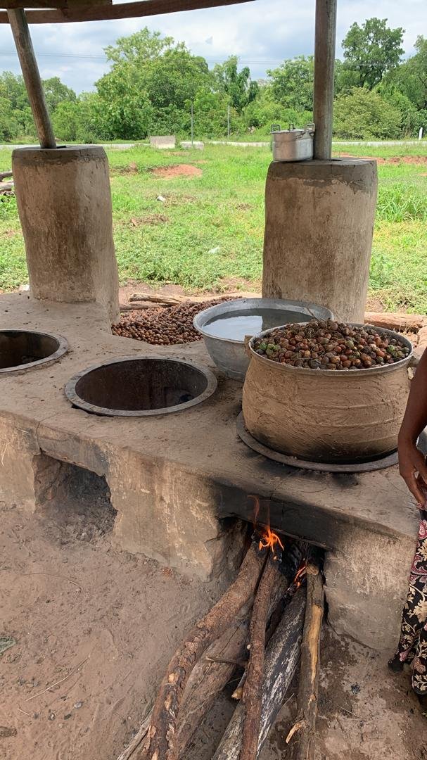 Traditional wood-fired cooking of shea nuts